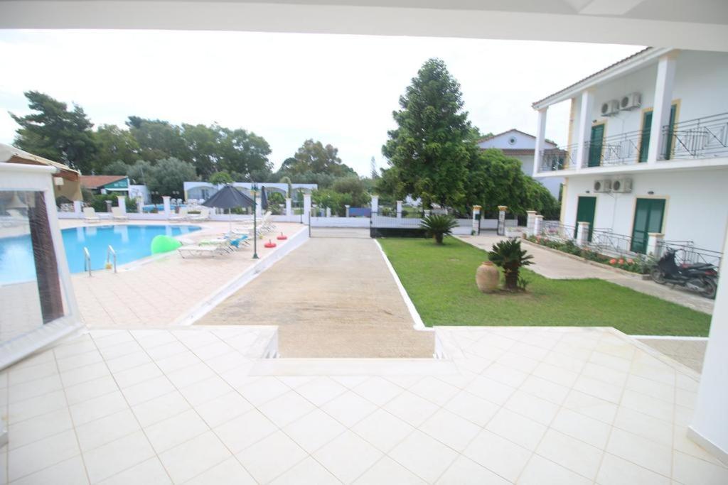 Umbrella Beach Apartments Kávos Exterior foto