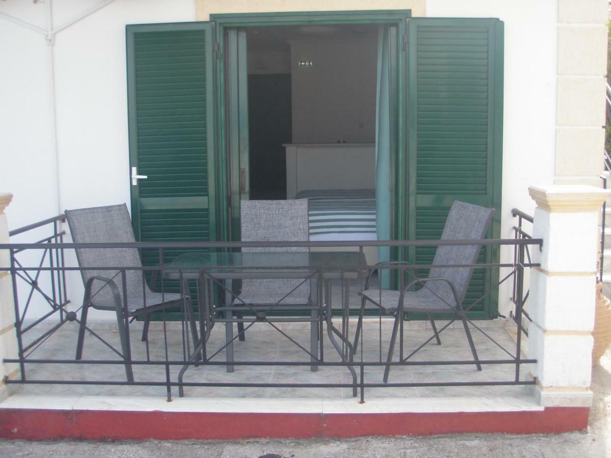 Umbrella Beach Apartments Kávos Exterior foto